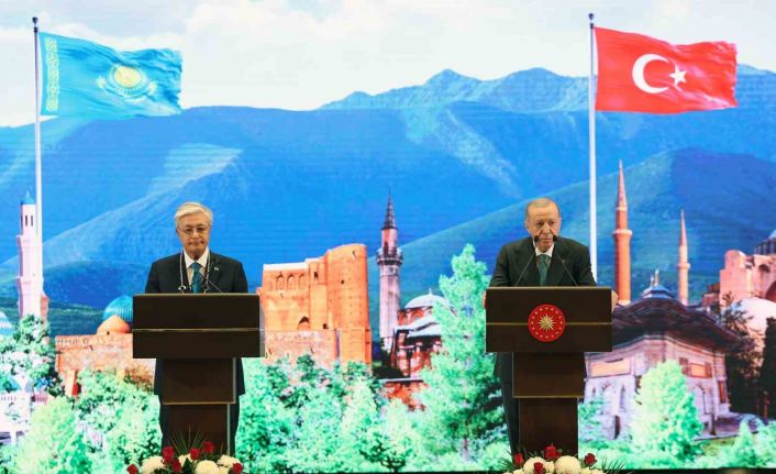 Kazakistan Cumhurbaşkanı Tokayev: "Türkiye, Cumhurbaşkanı Erdoğan liderliğinde altın asrını yaşıyor"