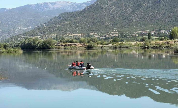 Kelkit Çayı’nda kaybolan genç kızı arama çalışmaları sürüyor