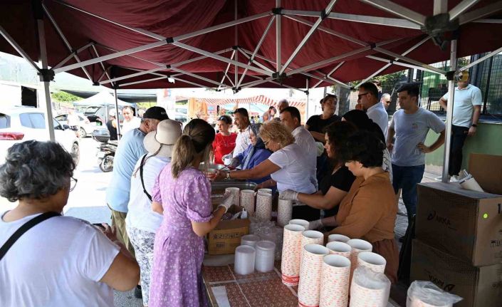 Kemer Belediyesi’nden aşure ikramı