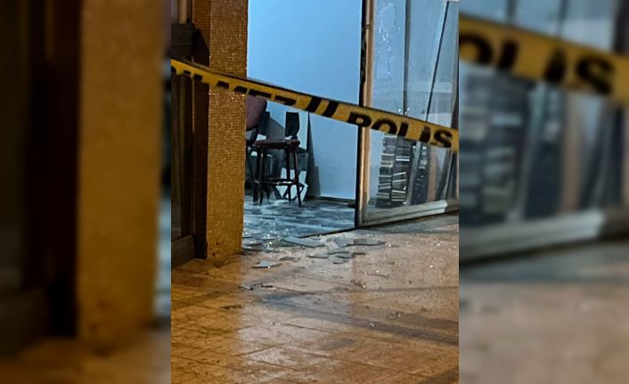 Kendi binalarındaki dükkanı kurşunladılar