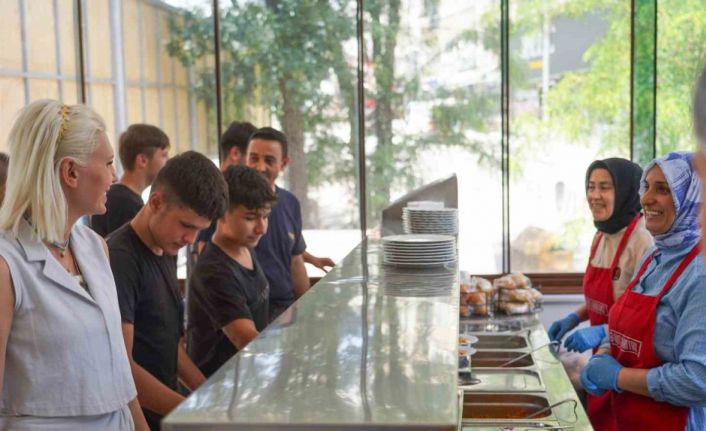 Kent Lokantasında vatandaşlarla bir araya geldi