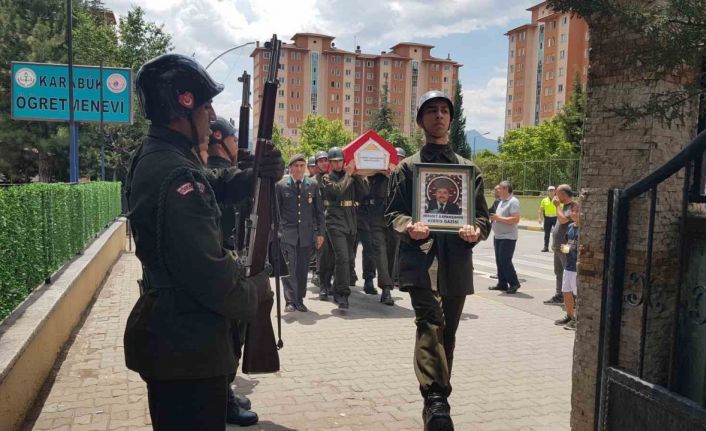 Kıbrıs gazisi toprağa verildi