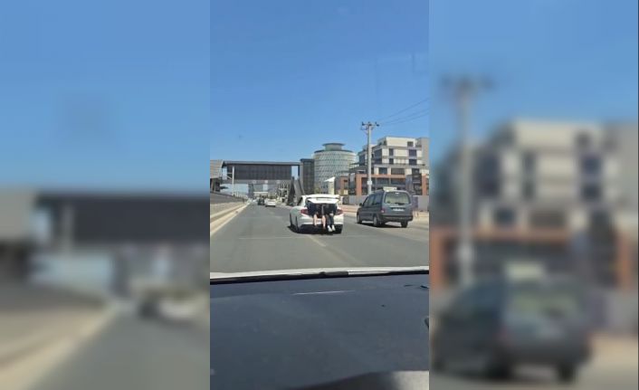 Kilometrelerce bagajda seyahat ettiler