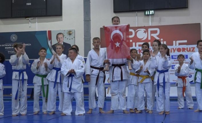 Kırklareli’nde yaz spor okulları törenle açıldı