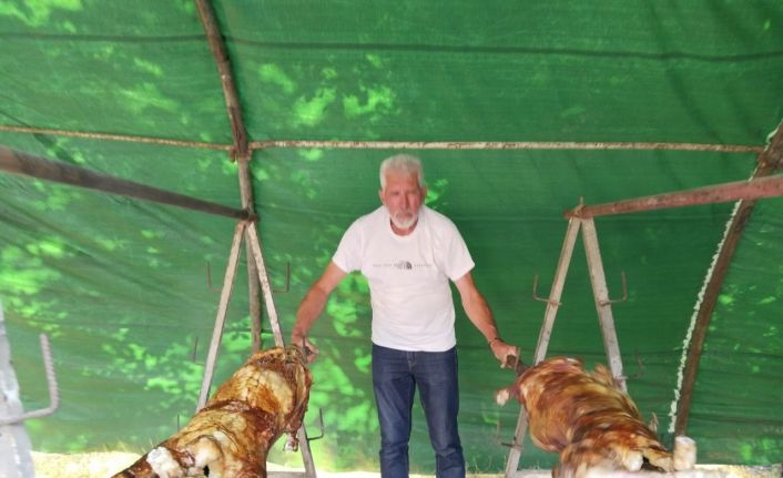 Kırkpınar’ın geleneksel lezzeti kuzu çevirme Sarayiçi’ndeki yerini aldı