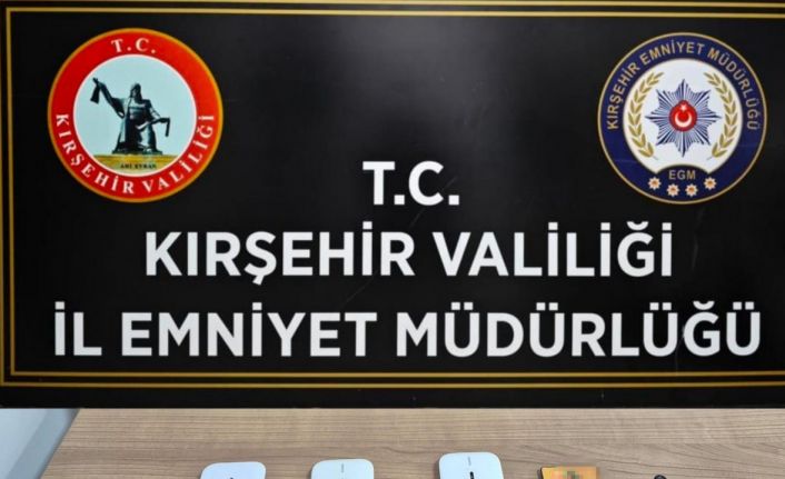 Kırşehir’de ehliyet sınavında kopya düzeneğiyle usulsüzlük yapan 2 zanlı yakalandı