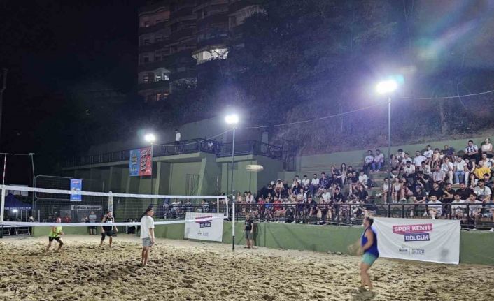 Kıyasıya geçen plaj voleybolu turnuvası sona erdi