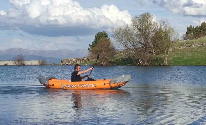 Kızıl Göl’de kano keyfi
