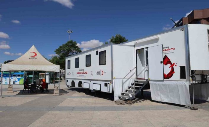 Kızılay’dan Cacabey Meydanı’nda kan bağışı kampanyası