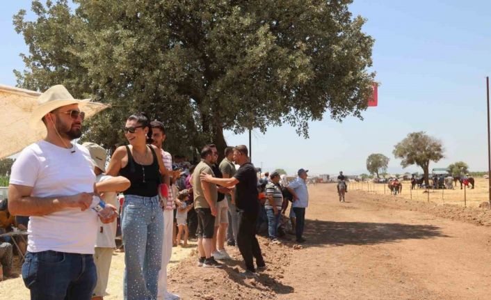 Kızılcabölük Rahvan At Yarışları yoğun katılımla gerçekleşti