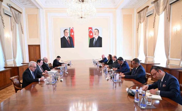 KKTC Cumhurbaşkanı Tatar, Azerbaycan Başbakanı Asadov ile bir araya geldi