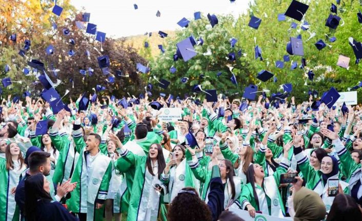 Kocaeli Sağlık ve Teknoloji Üniversitesi Diş Hekimliği Fakültesi ilk mezunlarını uğurladı