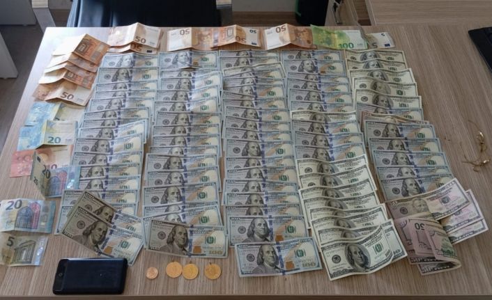 Kocaeli’de altın ve döviz çalan şahıs İzmir’de yakalandı