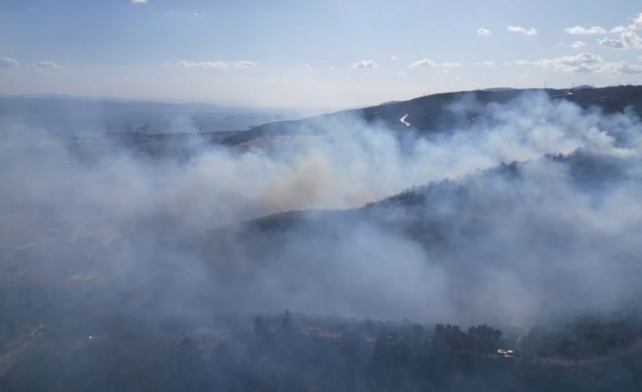 Kocaeli’de devam eden orman yangını havadan görüntülendi