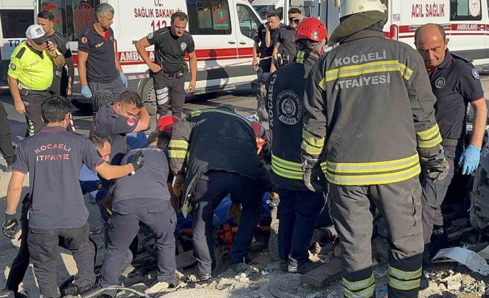 Kocaeli’de korkunç kaza: 5 kişi hayatını kaybetti