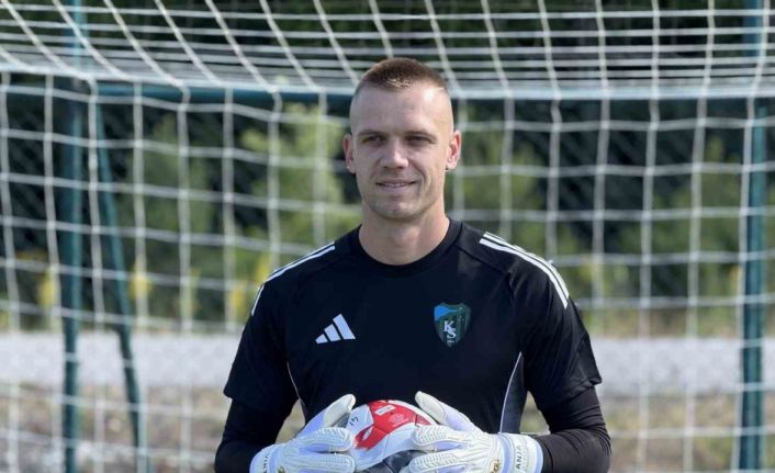 Kocaelispor’un yeni kalecisi Aleksandar Jovanovic kampa katıldı