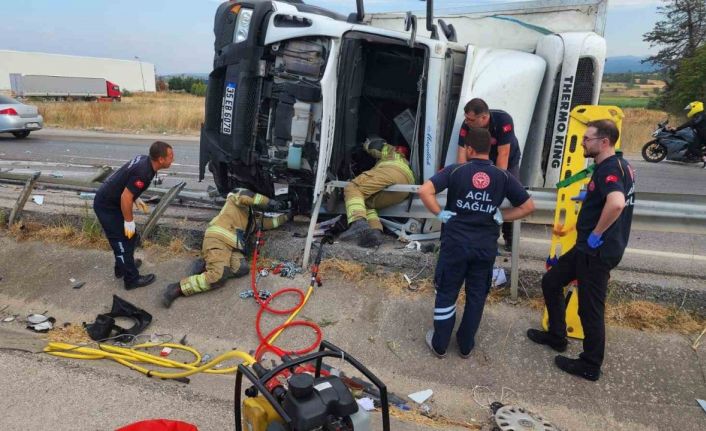Kontrolden çıkan kamyon devrildi: 1 ağır yaralı