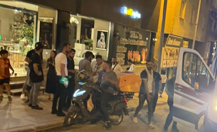 Kontrolden çıkan motorlu bisiklet bir işyerinin duvarına çarptı