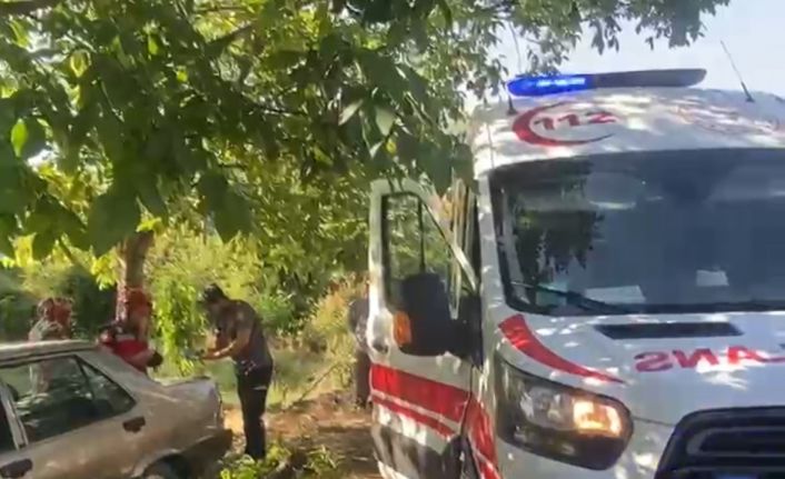 Kontrolden çıkan Tofaş ağaca çarptı: Karı-koca yaralandı