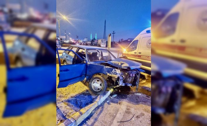 Konya’da otomobil ile tır çarpıştı: 3 yaralı