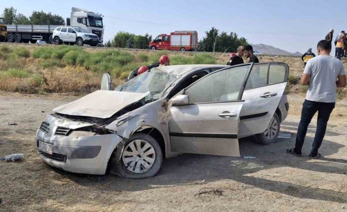 Konya’da otomobil şarampole devrildi: 3 yaralı