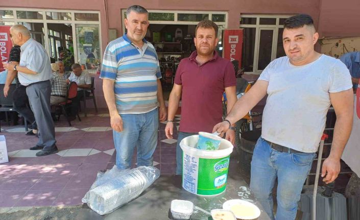 Köşk’te esnaflardan aşure hayrı
