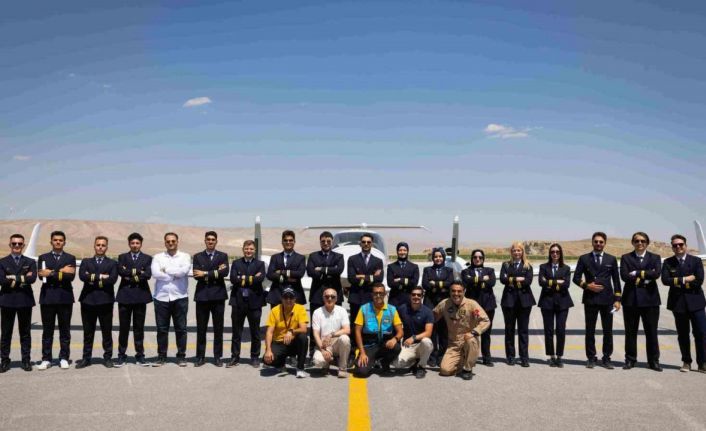 KTO Karatay Üniversitesi Havacılık Eğitim Kampüsünde "Gurur Günü: Kaptanlık Yoluna İlk Adım Töreni" gerçekleşti