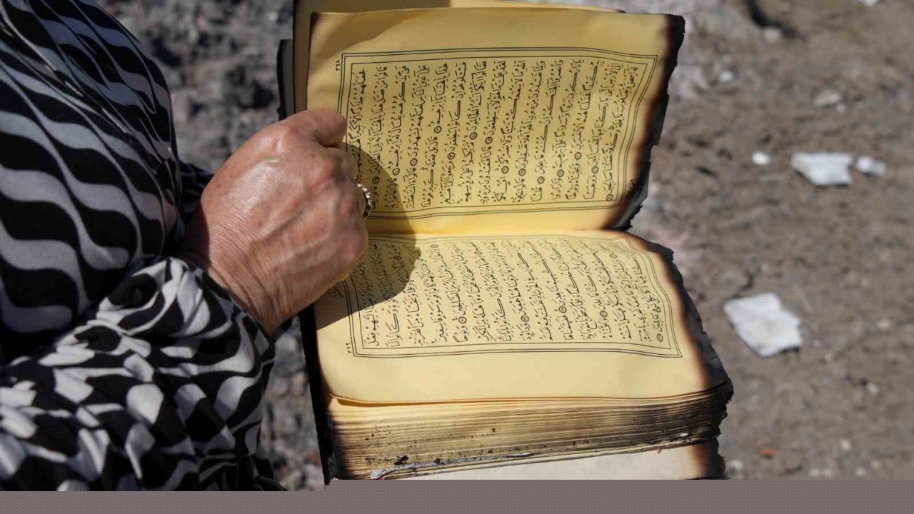 Kül olan evlerinden kalan tek şey Kur’an-ı Kerim