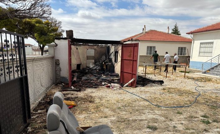 Kulu’da evin bahçesindeki garajda yangın