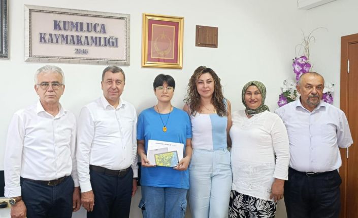 Kumluca’da YKS’de ilk bine giren üç öğrenciye ödül