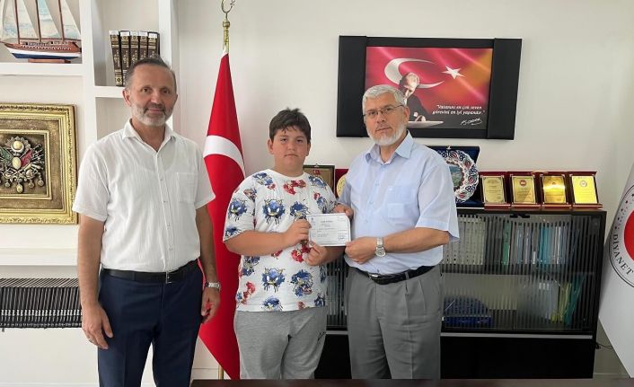 Kur’an kursu öğrencisi harçlığını Filistin’e bağışladı