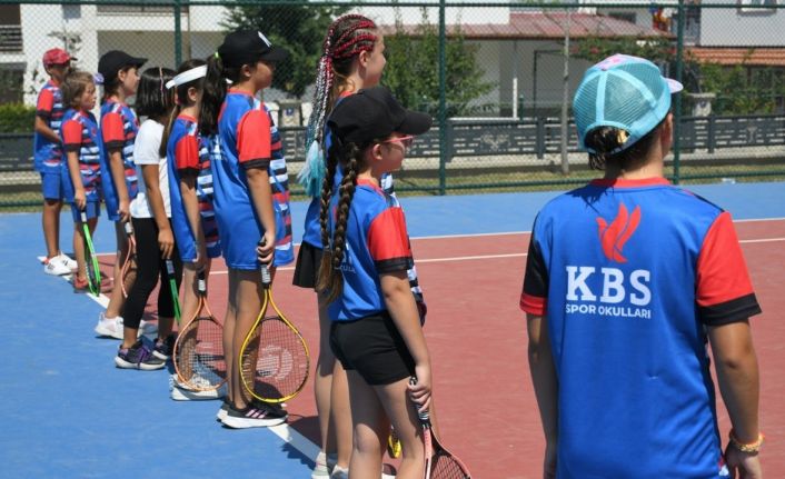 Kuşadası Belediyesi’nden geleceğin sporcularına ücretsiz eğitim desteği