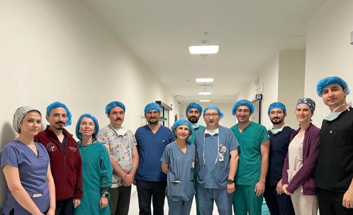 Kütahya Şehir Hastanesi’nde ilk kez Biyonik Kulak ameliyatı başarıyla gerçekleştirildi