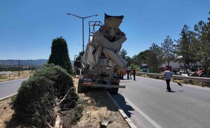 Kütahya’da mikser tıra çarptı: 1 yaralı