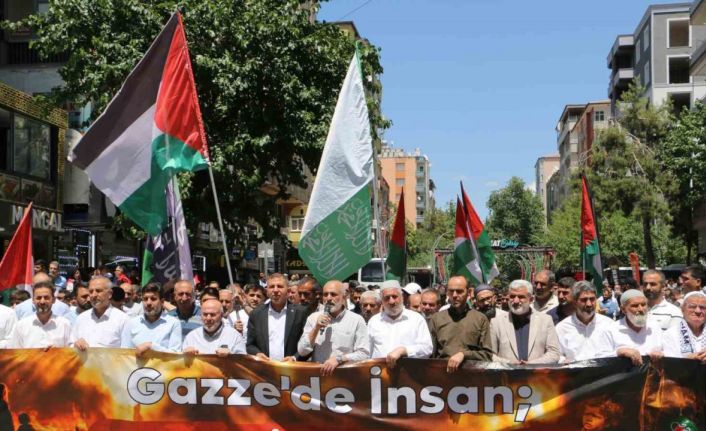 Leman dergisi Diyarbakır’da protesto edildi