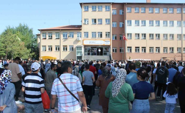 LGS’de tam puan alan 719 öğrencinin 17’si Kayseri’den