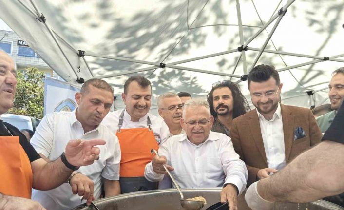 Lokantacılar Odası’ndan 10 bin kişiye aşure