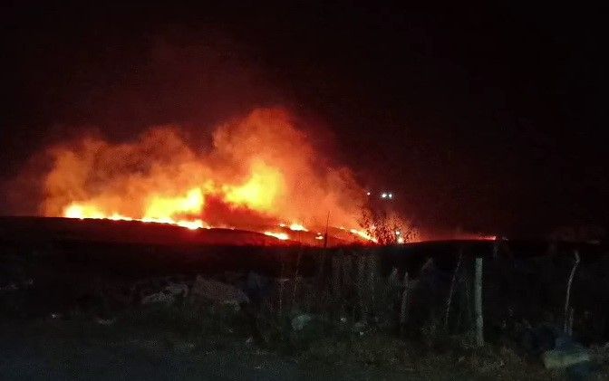 Madde bağımlılarının çıkardığı yangın evlere sıçramadan söndürüldü