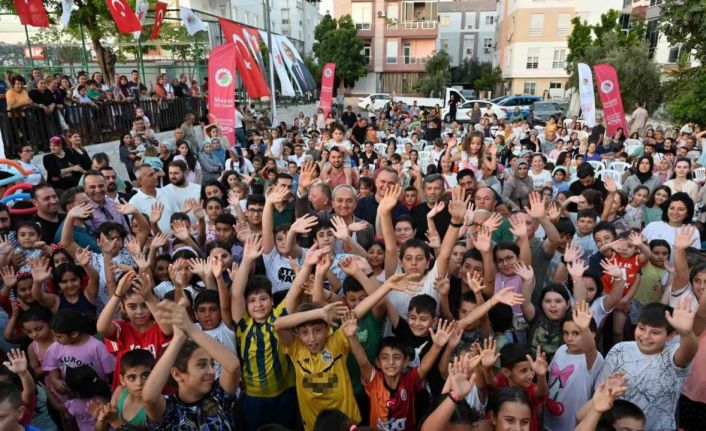 Mahallelerde eğlence "Sahne Kepez" ile başladı
