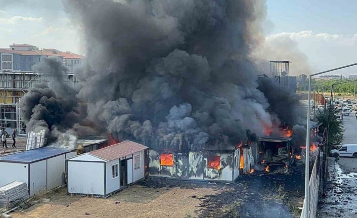 Malatya’da hırdavat malzemelerinin satıldığı iş yerinde yangın