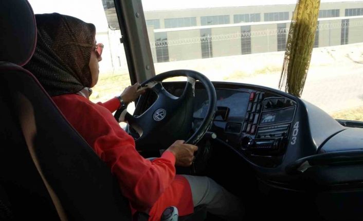 Malatya’nın ‘Şoför Nebahat’i artık otobüs direksiyonunda