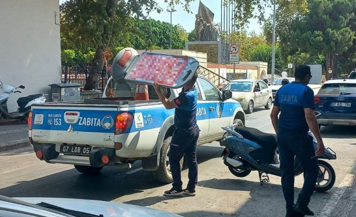 Manavgat Belediyesi, kamu alanlarını işgal eden uygulamalara karşı denetimlerini sürdürüyor