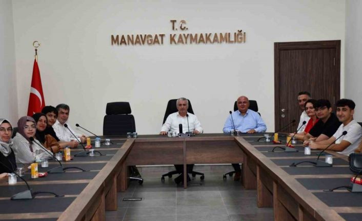 Manavgat’ın başarılı öğrencileri ödüllendirildi