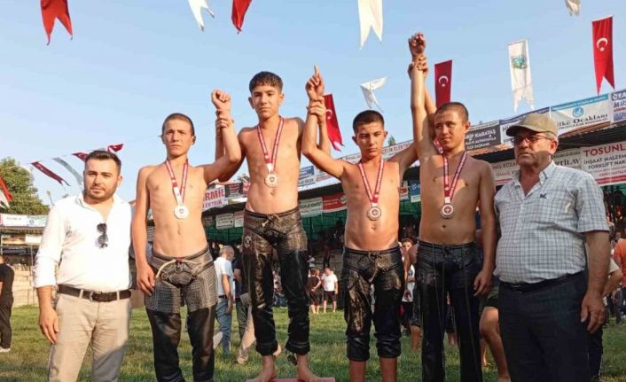 Manavgatlı minik güreşçiler çifte madalyayla döndü