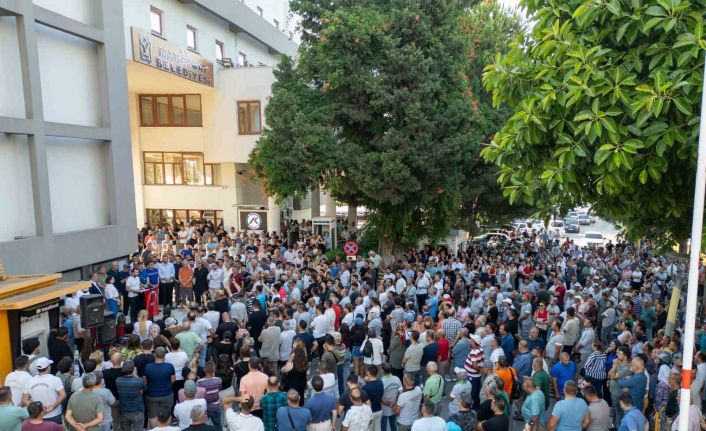 Manavgat’ta tutuklanan belediye başkanı Nefi Kara’ya destek mitingi