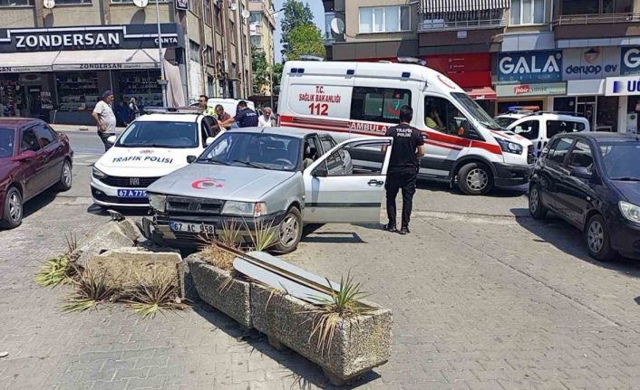 Manevra yapmak isterken yayaya çarptı