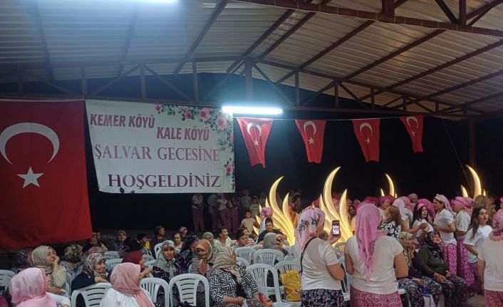 Manisa’nın tarihi mahallesi şalvar gecesiyle şenlendi