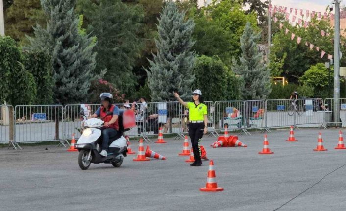 Mardin Emniyetinden motosiklet sürücülerine "güvenli sürüş" eğitimi