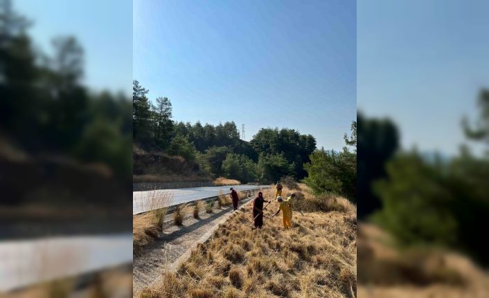 Marmaris’te yol kenarlarında yangınlara önlemler dahilinde ot temizliği yapıldı