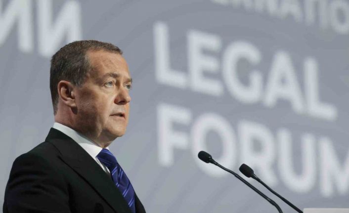 Medvedev’den Trump’a cevap: "Rusya, İsrail ya da İran değil"